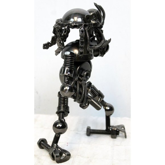 Metal Scrap Art Alien Robot Sculpture Nuts Bolts Chain Bearing Polished Black - Picture 2 of 12
